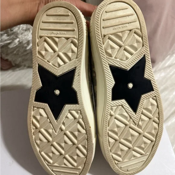 Beautiful Dior Walk n Dior Sneakers - Picture 9 of 9